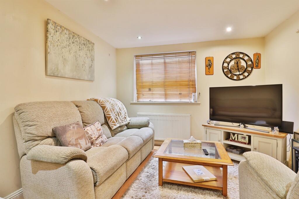 Apartment in Poole - View 2