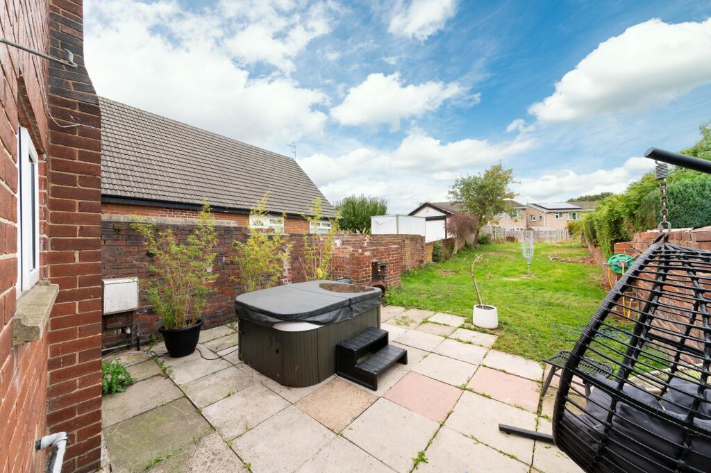 House in Wakefield - View 2