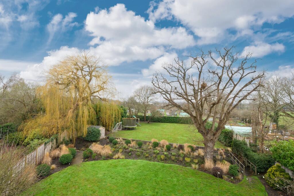 5 bed detached - West End Gardens, Esher, Surrey, KT10 image 4