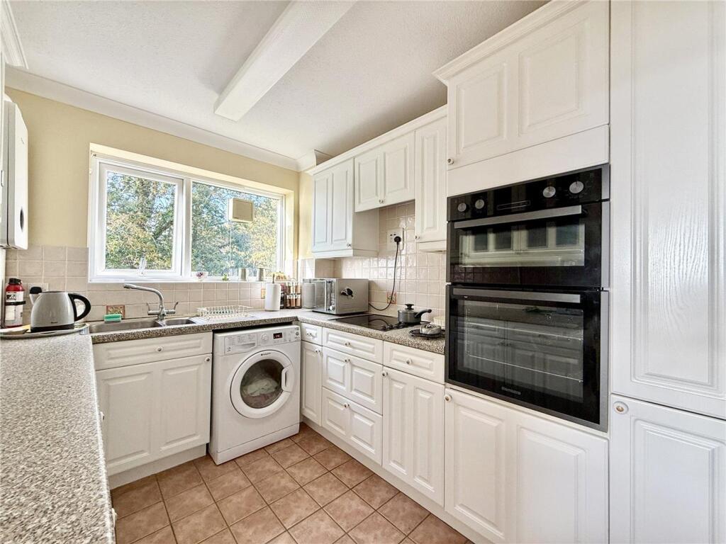 Apartment in Highcliffe-on-Sea, Walkford, Highcliffe and Walkford - More
