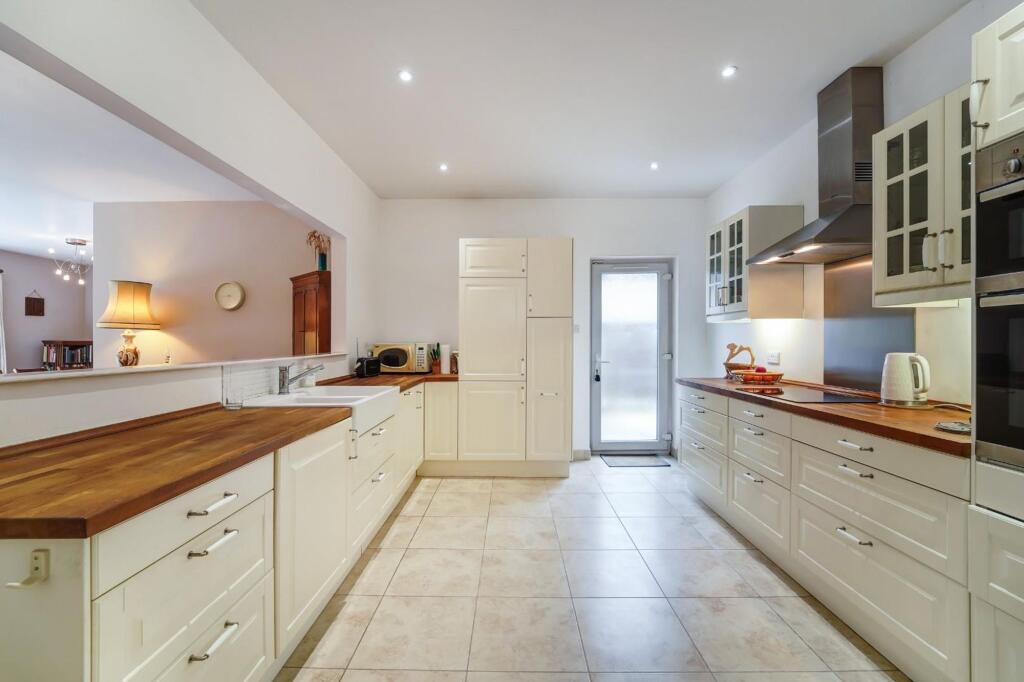 Manor Green Road, Epsom, KT19 photo 4