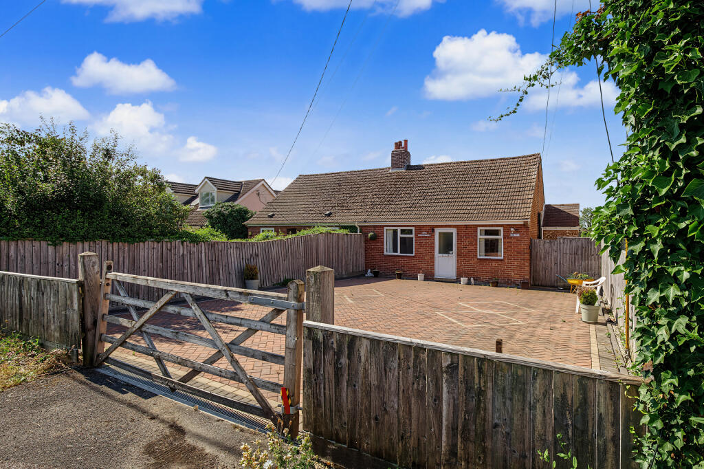Main image of property: Oxford Road, Farmoor, Oxfordshire