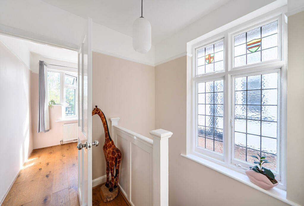 Apartment in London, Kingsbury - View 3