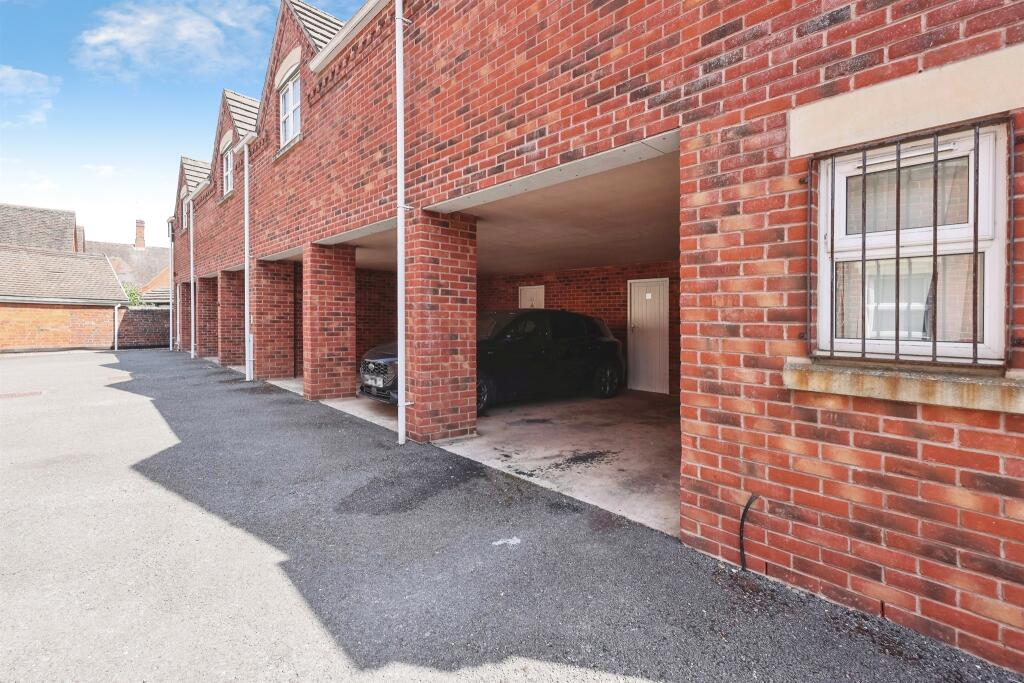 Apartment in Sandwell, Haden Hill - More