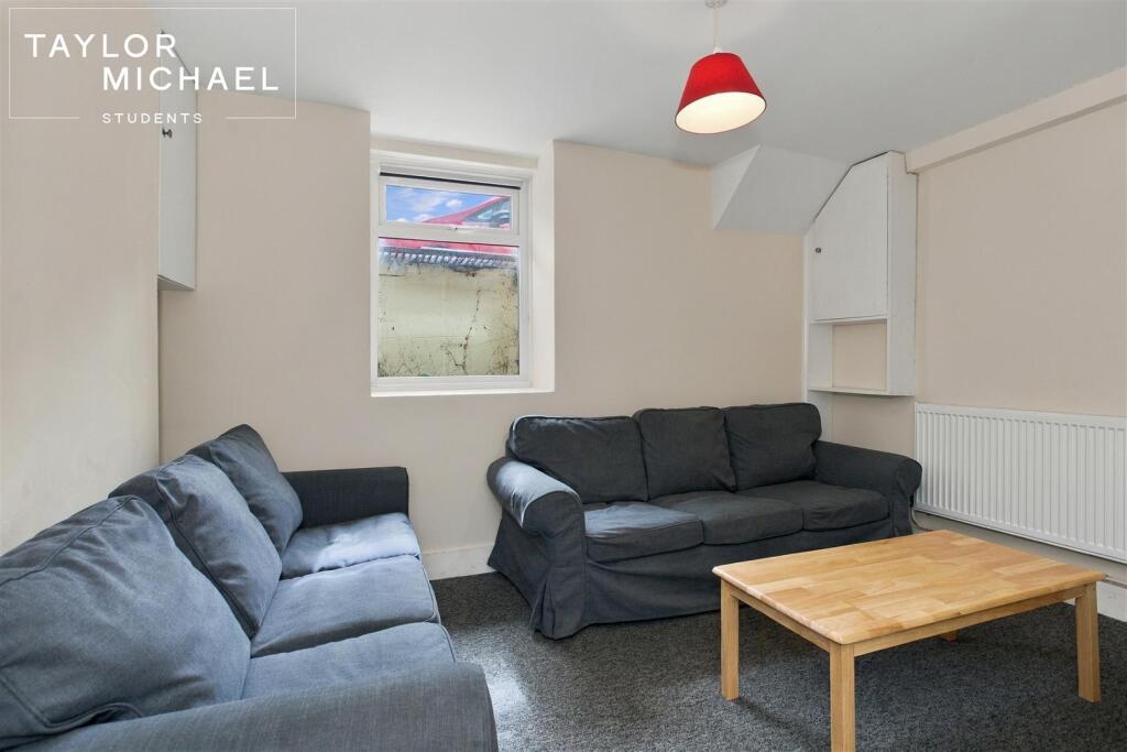 6 bedroom terraced house for rent