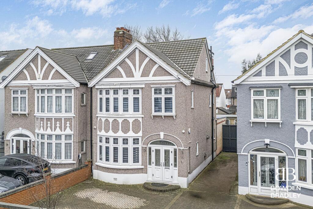 Main image of property: Longwood Gardens, Clayhall, IG5