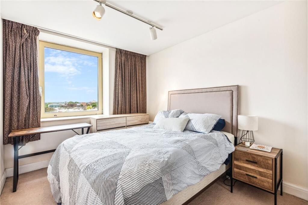 Apartment in London - View 5