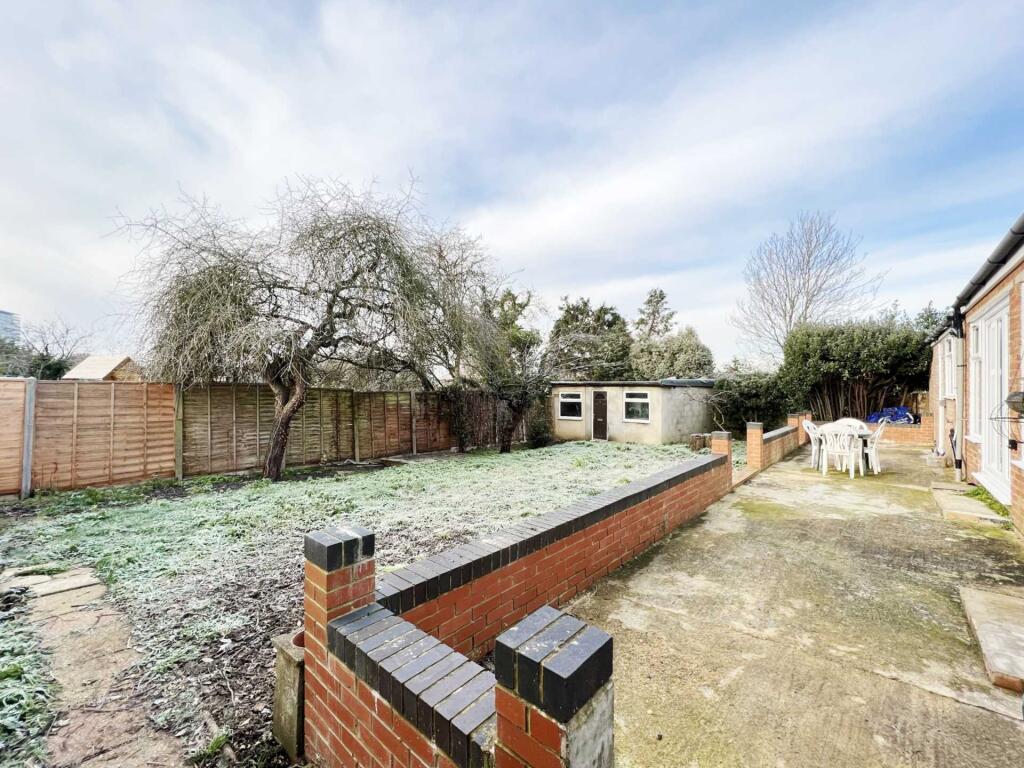 House in London, Royal Borough of Kingston upon Thames - View 4