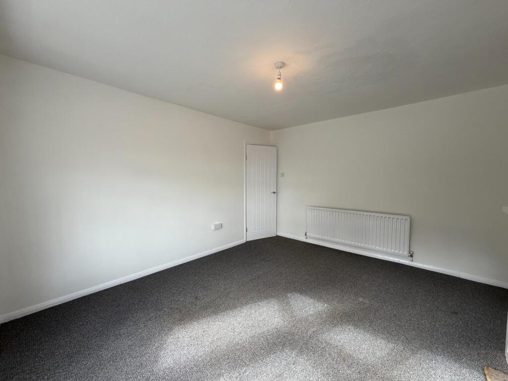 Apartment in Hardingstone, West Northamptonshire - View 4