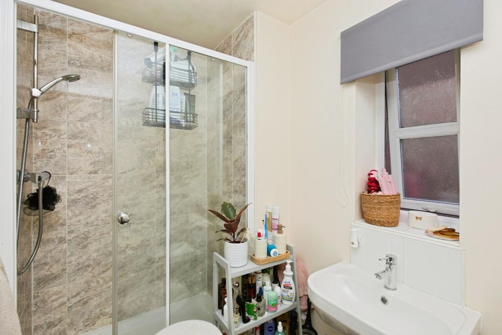 Apartment in East Staffordshire, Burton - View 5