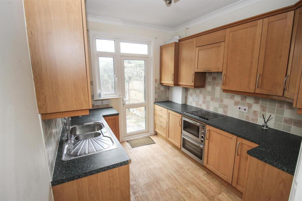 Tankerville Drive, Leigh-On-Sea photo 4