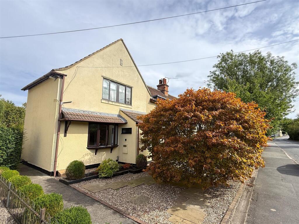 2-bed terraced on Donisthorpe Lane, Moira, Swadlincote, £240,000