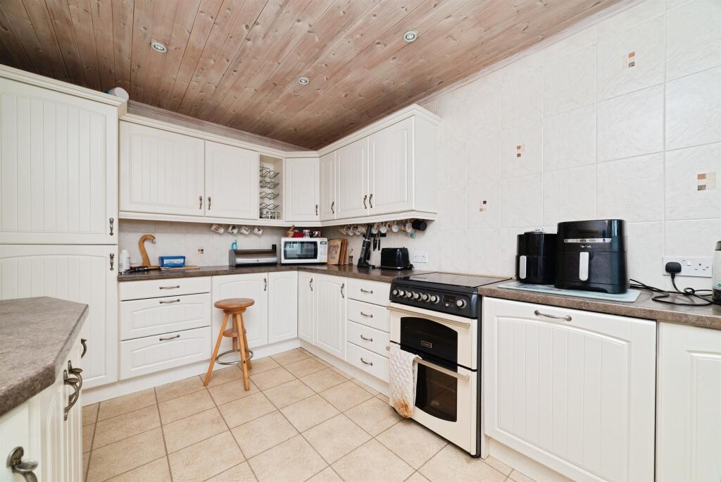 House in Hull, Kingston upon Hull - View 3