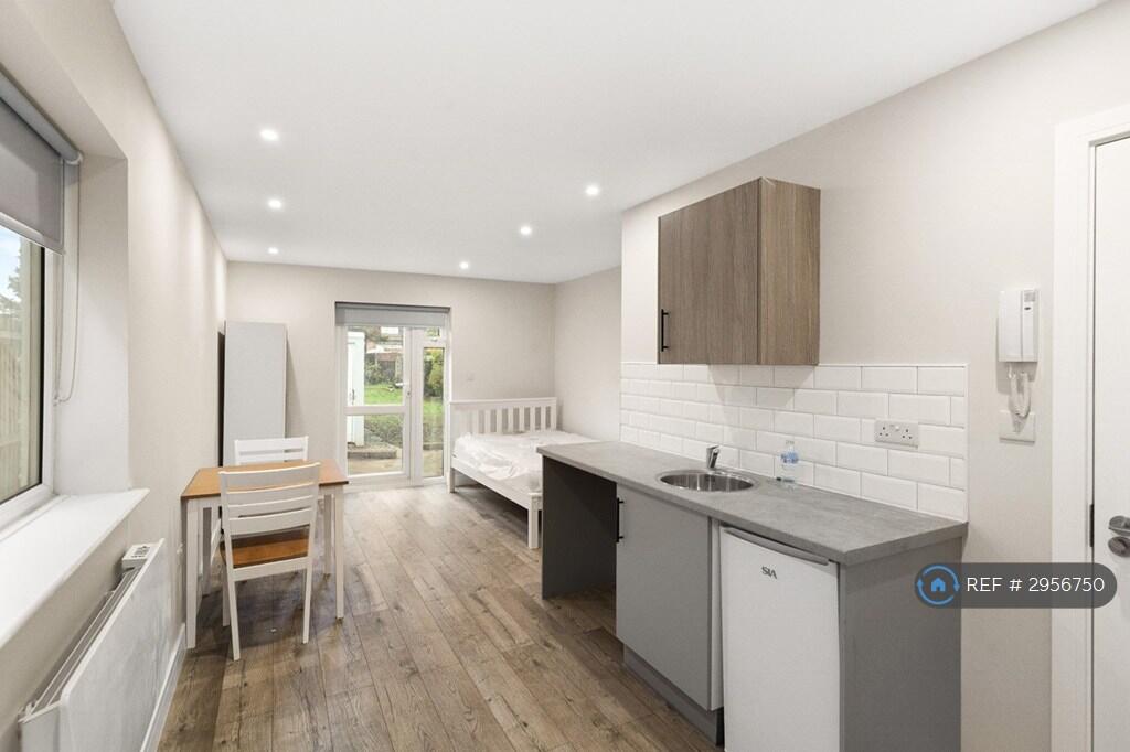 Apartment in Twickenham - More