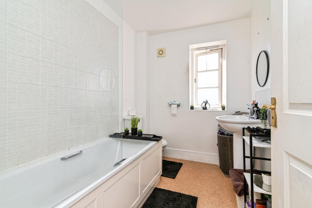Apartment in Gedling, Nottinghamshire - View 4