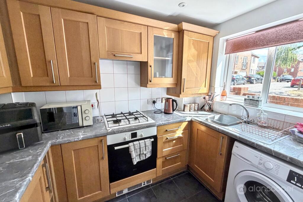 House in Nuneaton and Bedworth, Camp Hill - View 5