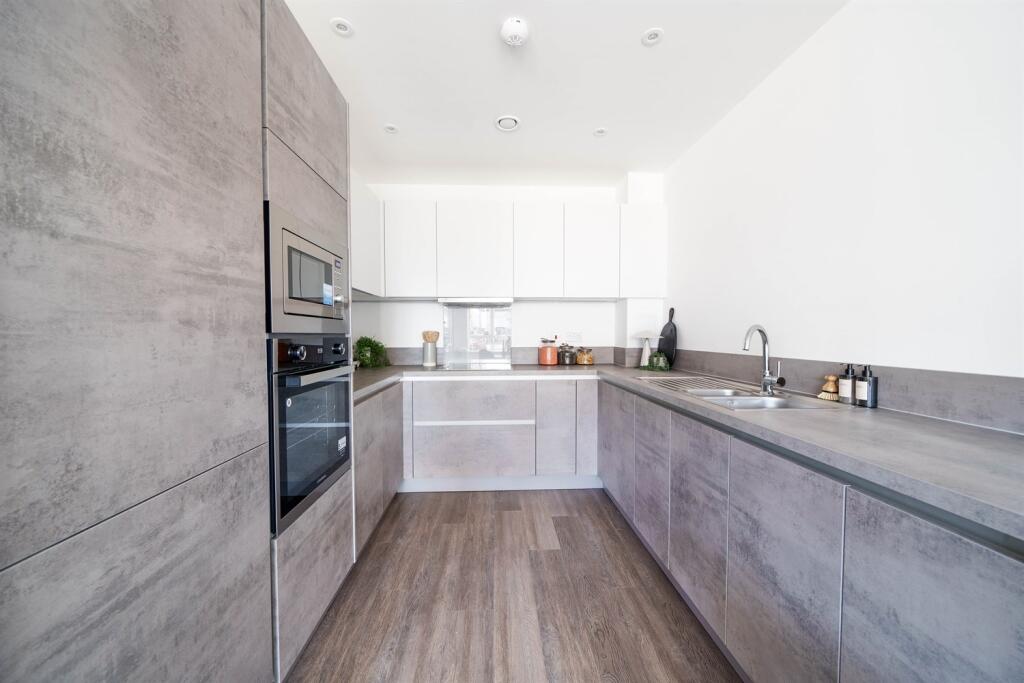 Apartment in Romford - View 2