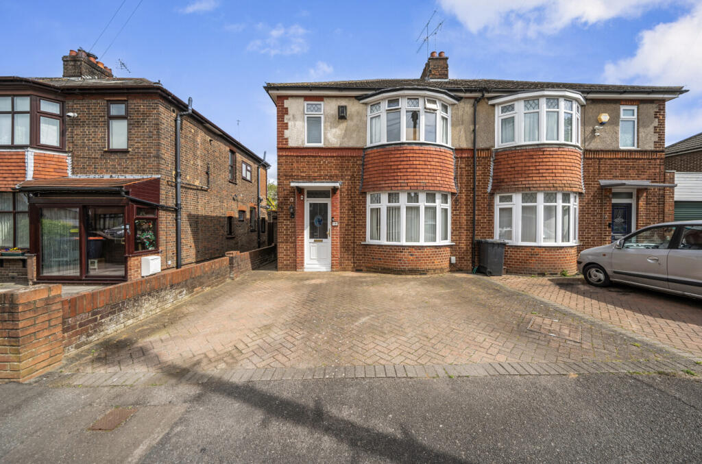 3-bed semi-detached on Douglas Crescent, Houghton Regis, Dunstable, £375,000