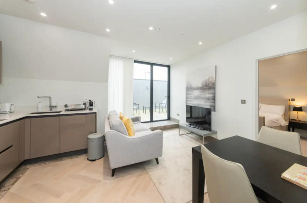 Main image of property: Duke Street, Reading, RG1