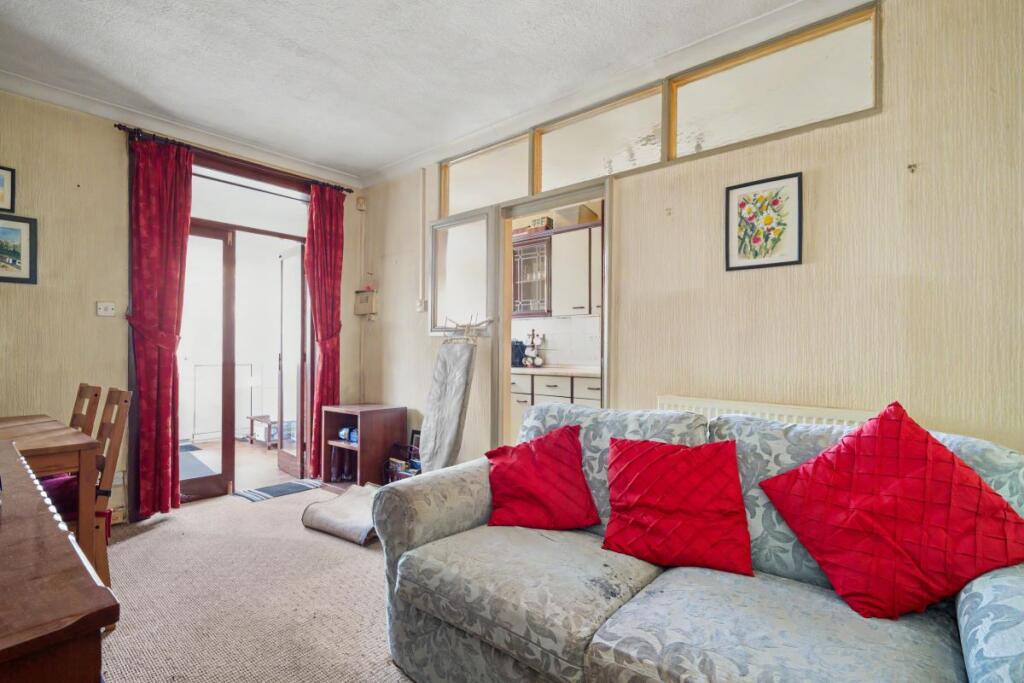 House in Bradford, Holmewood - View 2