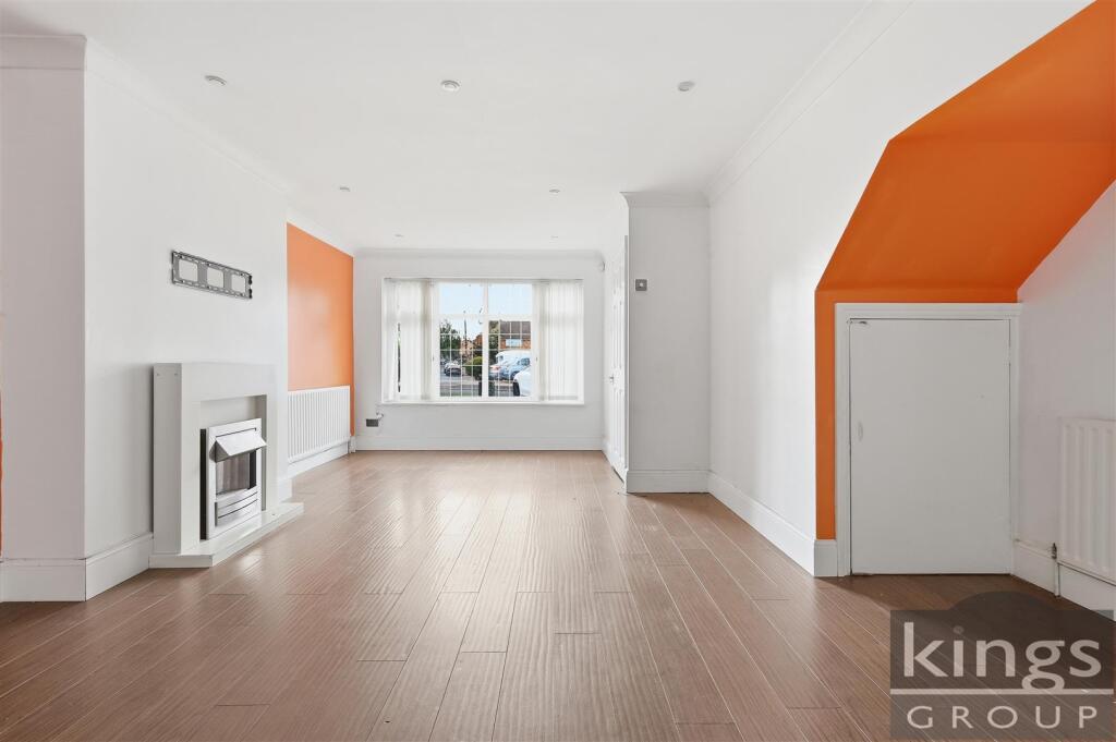 House in Waltham Cross, Cheshunt - View 4