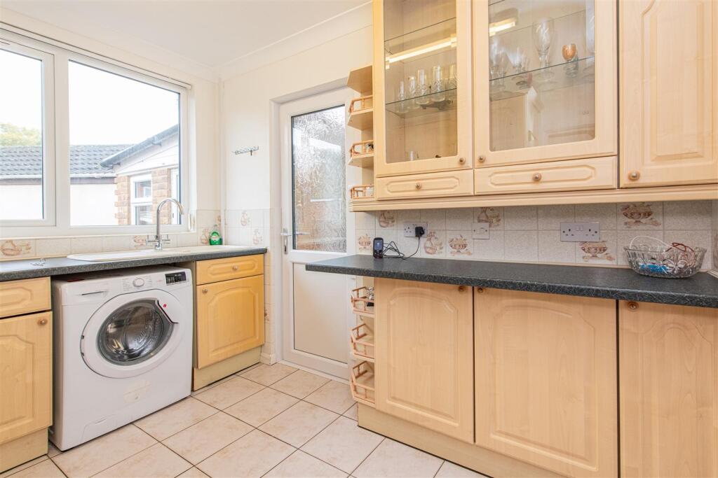 Brockhill Close, Kettering photo 4