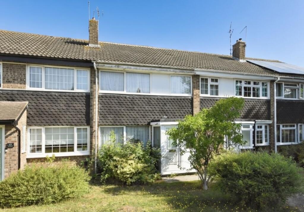Main image of property: 63 Hawfinch Walk, Chelmsford, Essex, CM2 8BE