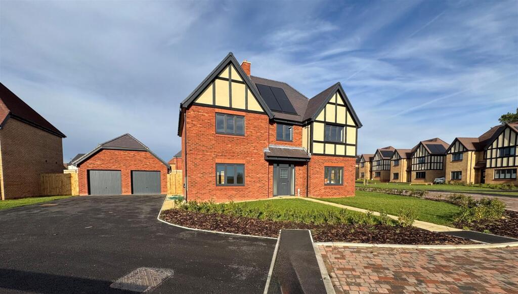 Main image of property: Kingshurst Drive, Badsey, WR11 7ZF