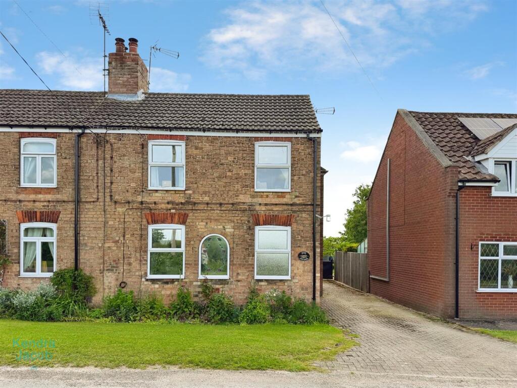 3-bed semi-detached on Shaw Lock, Gringley-On-The-Hill, Doncaster, £250,000