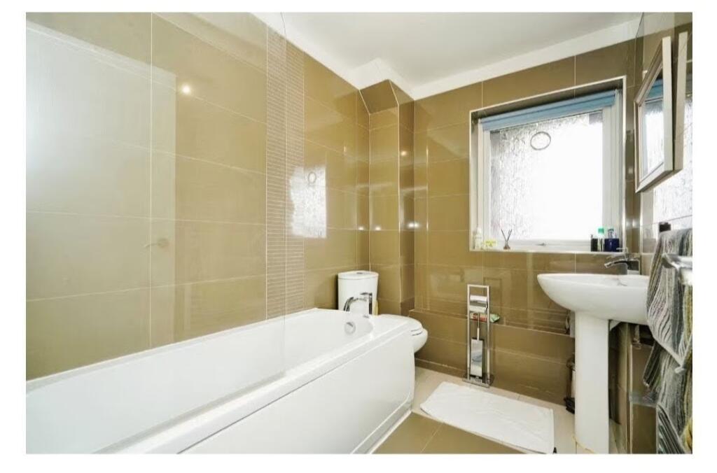 Reeves Court, Canterbury Gardens, Salford, M5 - Mehr