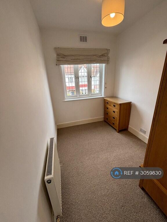 House in London, Upper Tooting, Furzedown - More