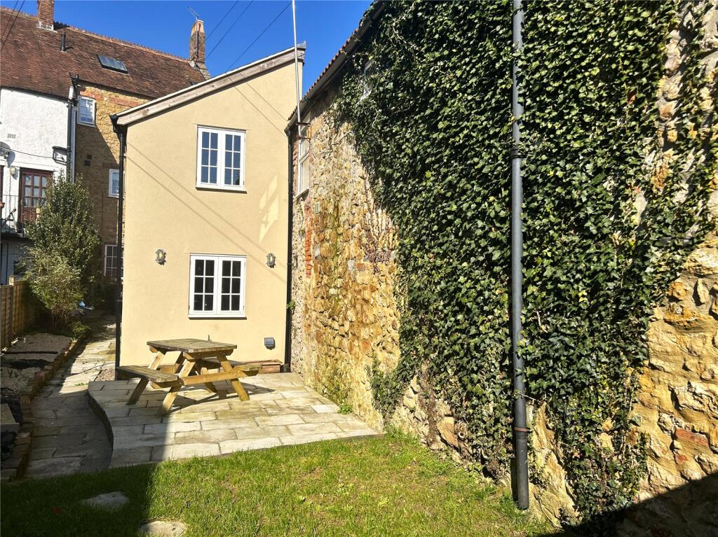 Main image of property: 9 Silver Street, Ilminster, Somerset, TA19