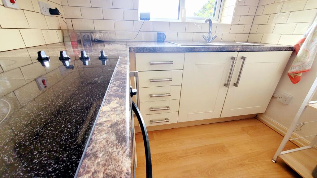 Apartment in Salford, Greater Manchester - View 4
