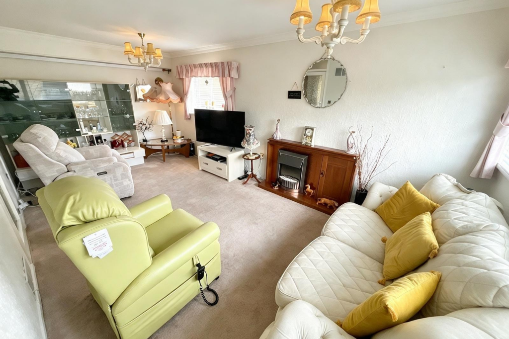 Helmswood Drive, Birmingham, B37 7LP photo 4