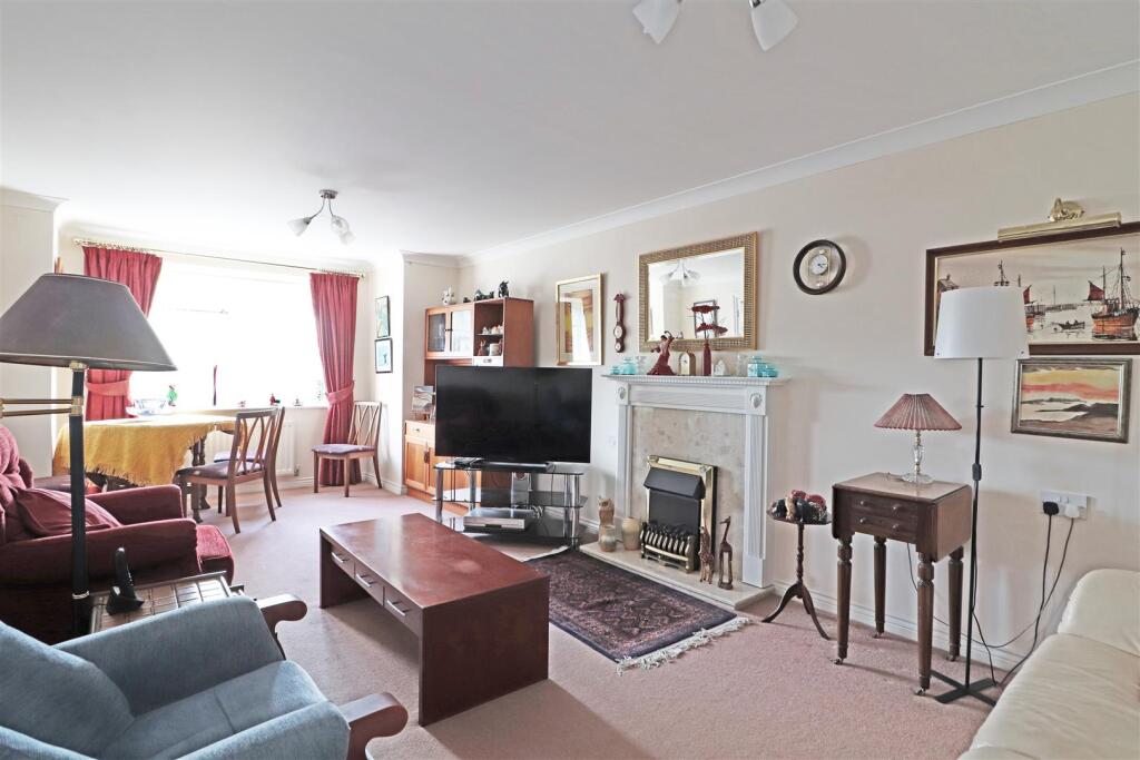 Ladbroke Road, Redhill - View 2