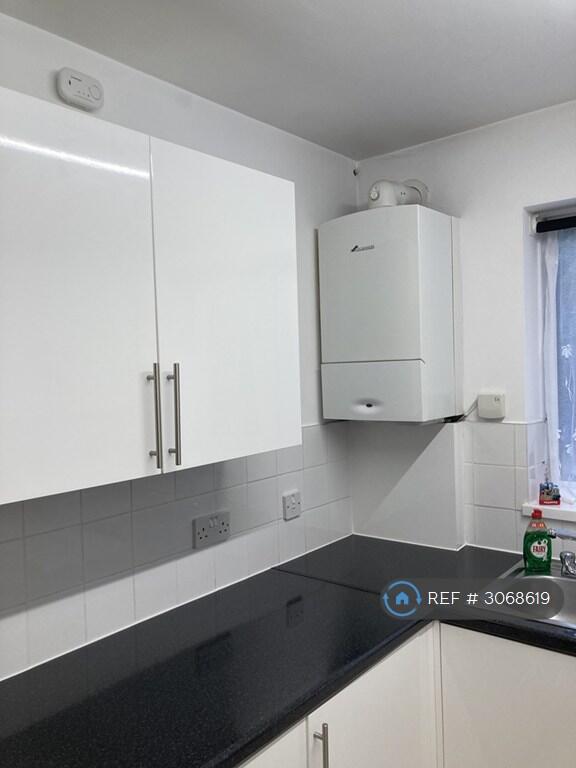 Apartment in St Albans - View 4