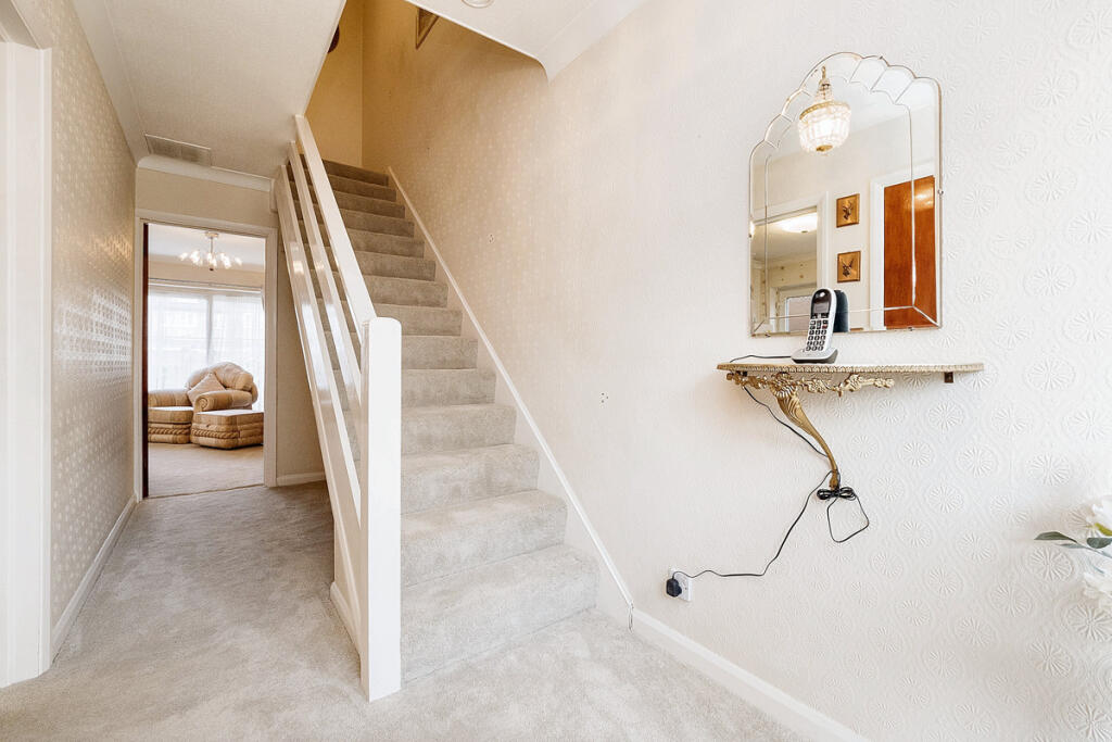 House in London, Collier Row - View 3