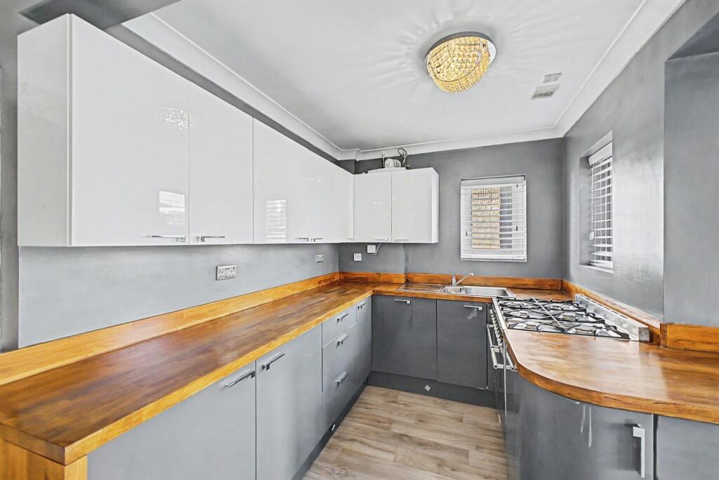 House in Northampton, Kingsthorpe - More