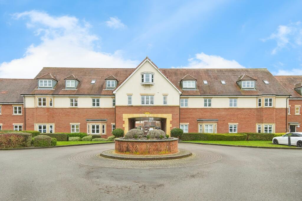 2-bed flat on Tudor Court, Draycott, DE72, £185,000