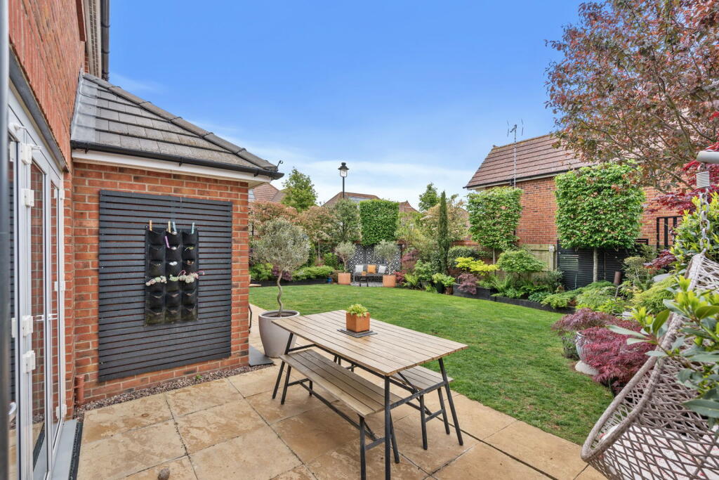 Manor Road, Barton Seagrave, NN15 - View 4