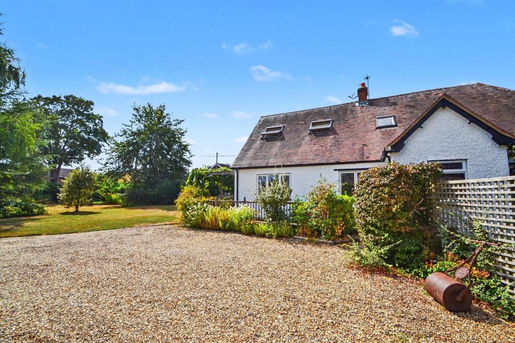 House in Southampton - More