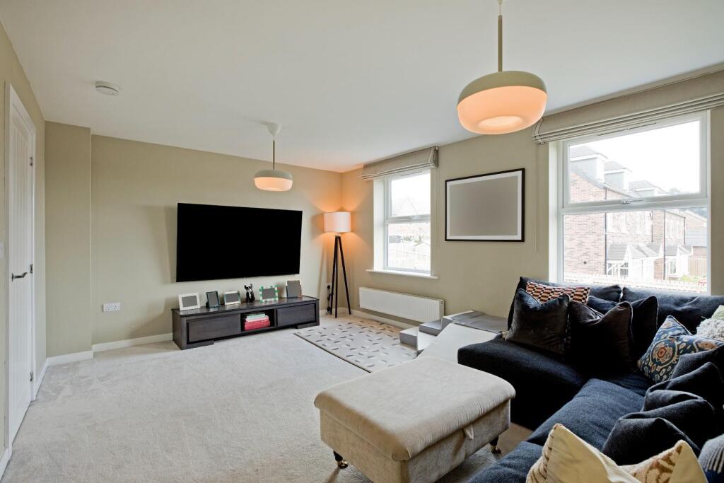 House in Bradford, St John's View, Menston - More
