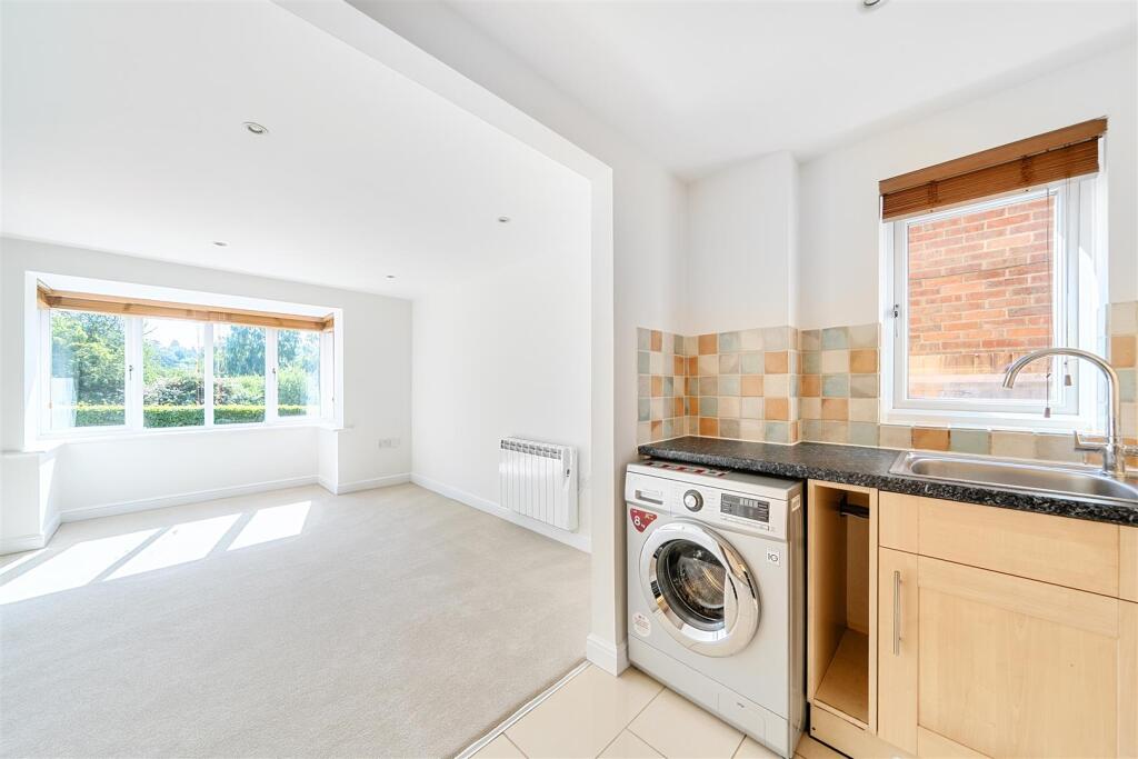 Apartment in Waverley, Haslemere - View 5