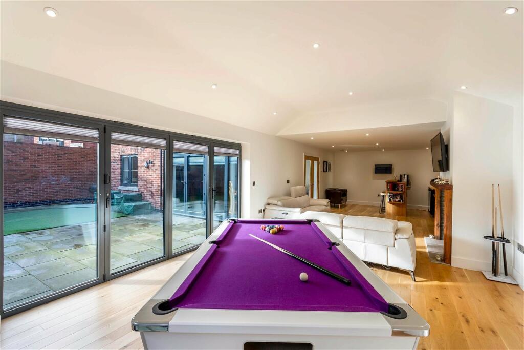 House in Bassetlaw, East Markham - More