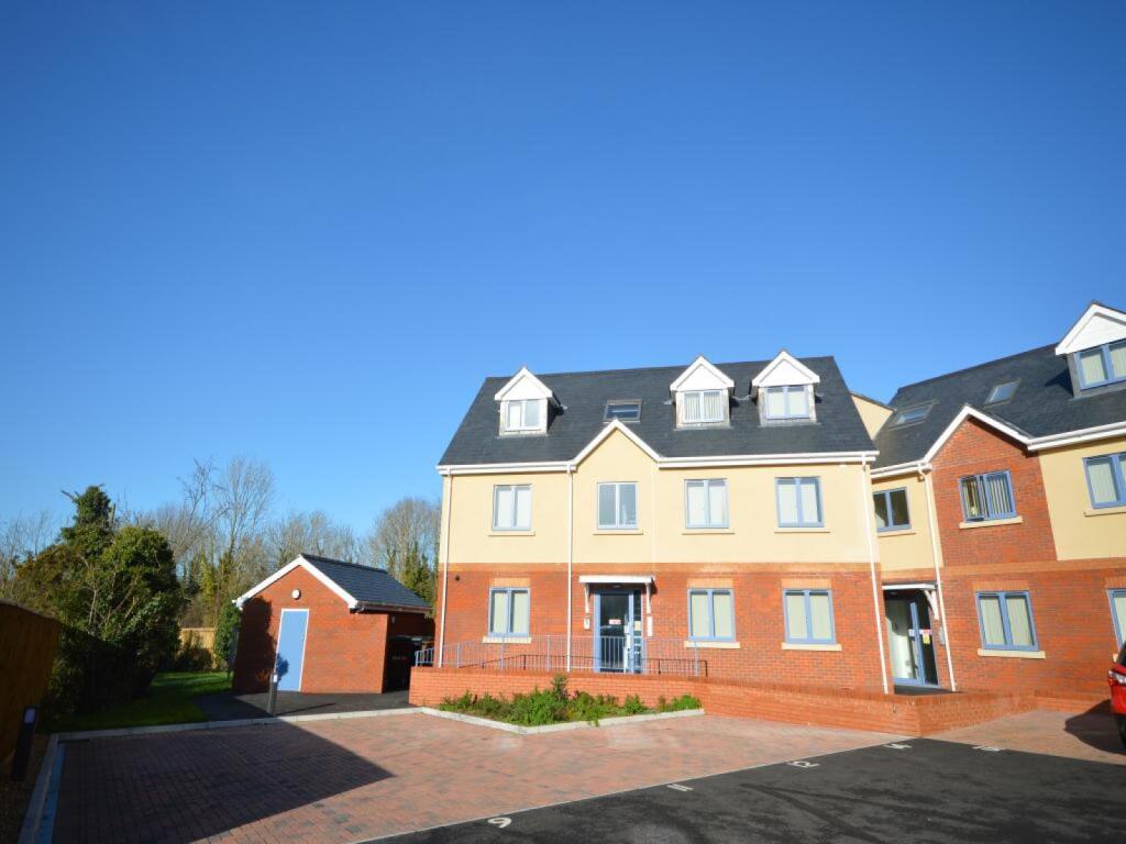 Main image of property: Weyhill Road, Andover, Hampshire, SP10
