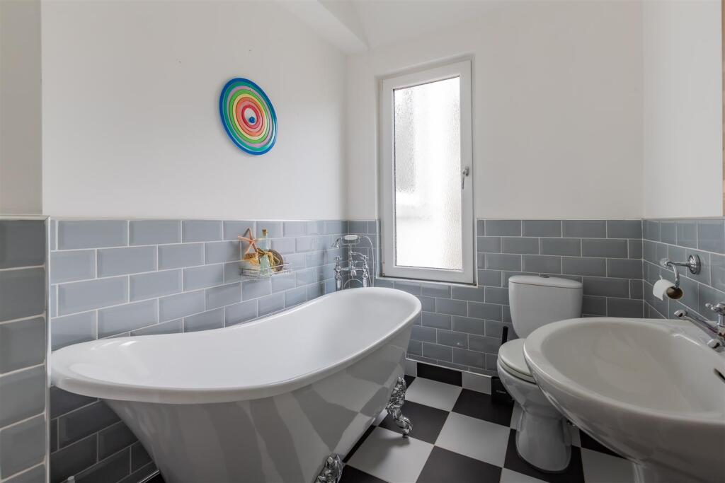 House in Cardiff, Penylan - More