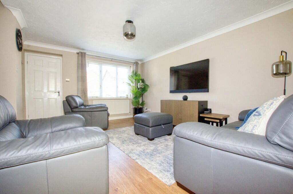 Rothschild Close, Southampton, Hampshire, SO19 photo 2