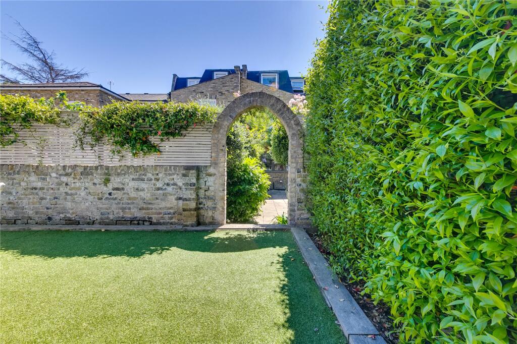 House in London, Wandsworth - View 4