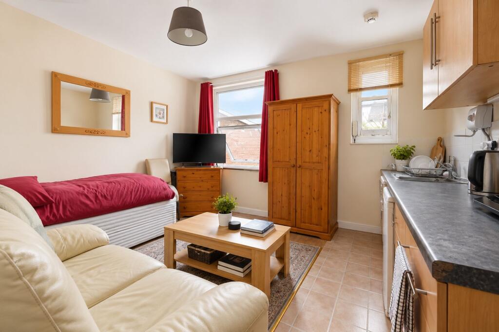 Seaside, Eastbourne, BN21 photo 3