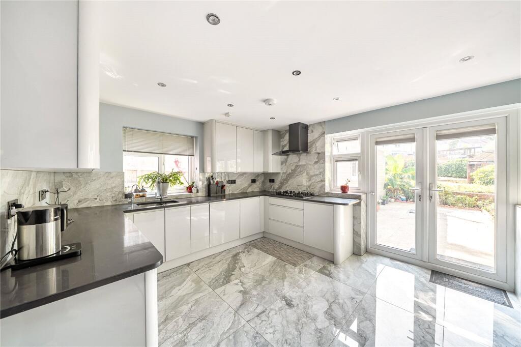 Cowdray Close, Southampton, Hampshire, SO16 photo 3